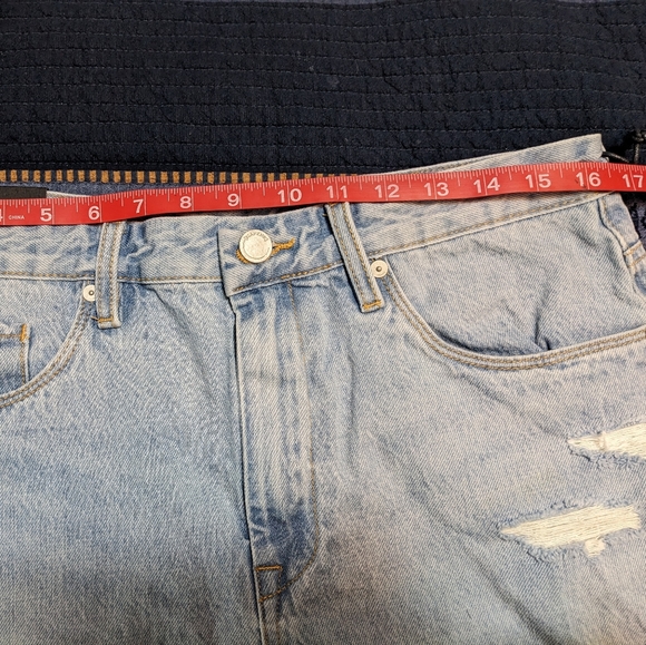 Blank NYC the Barrow Vintage High Rise Denim Shorts Distressed Light Wash Sz 31 - Picture 3 of 5